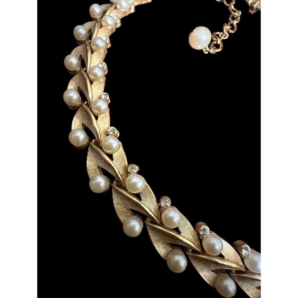 Vintage Trifari Brushed Goldtone Leaf Pearl Rhinestone Necklace - Picture 3 of 7